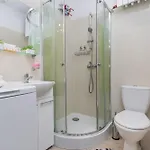 Seaside In The Woods With Balcony & 1 Bedroom By Renters Apartment