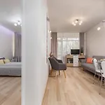 Apartment Seaside In The Woods With Balcony & 1 Bedroom By Renters Lukecin