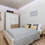 Seaside In The Woods With Balcony & 1 Bedroom By Renters * Lukecin