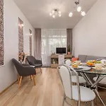 Seaside In The Woods With Balcony & 1 Bedroom By Renters Apartment Lukecin