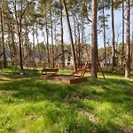 Seaside In The Woods With Balcony & 1 Bedroom By Renters * Lukecin