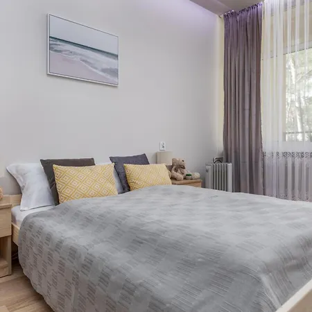 Seaside In The Woods With Balcony & 1 Bedroom By Renters Lukecin