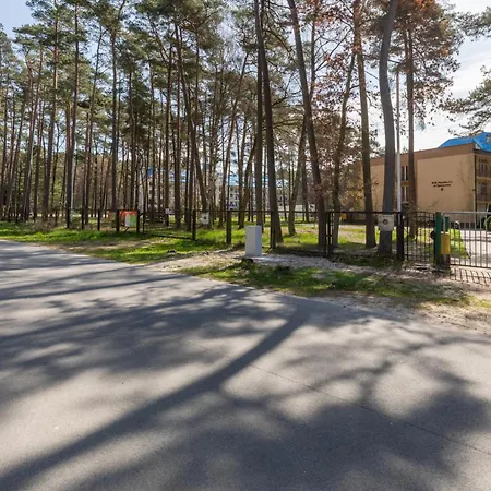 Seaside In The Woods With Balcony & 1 Bedroom By Renters Apartment *