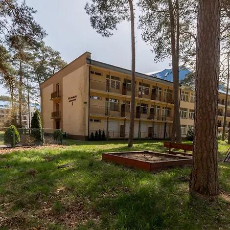 Apartment Seaside In The Woods With Balcony & 1 Bedroom By Renters Lukecin