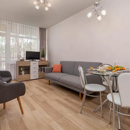 Seaside In The Woods With Balcony & 1 Bedroom By Renters Apartment *