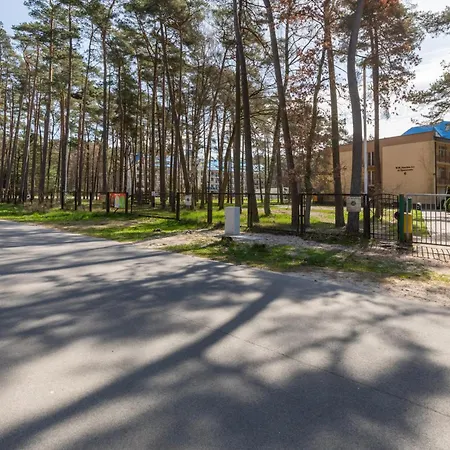 Seaside In The Woods With Balcony & 1 Bedroom By Renters Apartment *